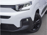 【ヘッドライト】省電力で長寿命の明るく運転しやすいLEDヘッドランプです。明るく照らすので暗い夜道からお客様を守ってくれます。