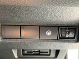 ハンドル右奥には各種設定スイッチがあります。運転者がスッと手を伸ばせば操作できので便利です。