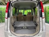 普段のお買い物や通勤、送迎等に十分な荷室スペースを確保しております。セカンドシートを倒すと、大きな荷物の積載も可能です♪
