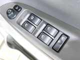 【電動格納ミラー】サイドミラーは電動格納式となっており、狭い駐車場でもキズがつくリスクを抑えられます。