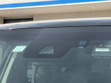 【トヨタセーフティセンス】走行中に前方の車両等を認識し、衝突しそうな時は警報とブレーキで衝突回避と被害軽減をアシスト。より安全にドライブをお楽しみいただけます。