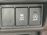VSA装備車です。VSAはドライバーの操作と車の動きを見守っています。もし車の挙動が乱れたとき、4輪別々にブレーキをかけたり、エンジンパワーをしぼることによって車を安定させます。