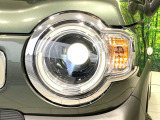【LEDヘッドライト】悪天候や夜間走行時も良好な視界を確保し安心して運転できる高輝度LEDヘッドライトを装備!点灯速度が早く、消費電力も抑えられています。