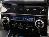 ★使いやすさや安全性を追求したステアリング周り!高級車ゆえにスイッチ類が多いのも特徴ですね!考え尽くされた配置ですぐに使いこなす事が出来ますのでご安心下さい!是非、体感してみて下さい!!