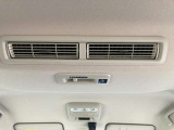 リアシーリングファンからの送風により車内の空気を循環させ、エアコンの効きにくいハイルーフの車内を快適空間に出来るのも喜ばれるポイントの一つで。