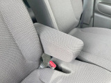 【アームレスト】運転中の身体の負担を軽減してくれるアームレストを装備♪