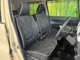 運転席まわりには十分なスペースがあり、大柄な方でもゆったり運転していただける環境です。