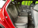 後部座席も気になるようなキズ・汚れやへたり等、大きなダメージはなく、良好な状態です。