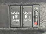 【両側パワースライドドア】スマートキーや運転席のスイッチで後席両側スライドドアの開閉が可能♪電動だから力を入れてドアを開ける必要が無く、小さなお子様でも簡単に開け閉めでき快適です♪