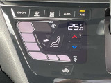 オートエアコン搭載車です。風量を自動で調節します。