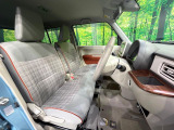 運転席シート廻りは使用感も少なく、良好な状態となっています。丁寧に使われていたことがよくわかりますね。