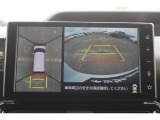 パノラミックビューモニター付きです。車両を上から見たような映像をディスプレイオーディオ画面に表示。運転席からの目視だけでは見にくい、車両周辺の状況をリアルタイムでしっかり確認できます。