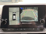 アラウンドビューモニターは4方のカメラで真上から車を見たようにモニターで確認ができる日産の自慢の装備です。是非実際の車で体感してみてください。