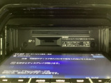 ディスプレイオープンでCD、DVDも挿入可能です。