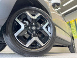 【純正16インチアルミホイール】外観にマッチした純正アルミホイールを装着しております。各種社外アルミホイールや、スタッドレスタイヤも取扱いしております。是非ご相談ください♪