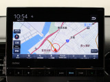 【純正9インチナビ】使いやすいナビ操作にオーディオ機能も充実!Bluetooth接続で運転中のハンズフリー電話や好みの音楽を車内に流す事が出来ます。ラインナップや車種に応じて豊富な機能が使用可能♪