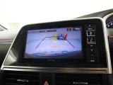 ガイドラインも表示されるバックカメラが付いているので、車庫入れが苦手という方も安心です♪