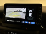 リバースギアに入れるだけで後方の表示へ切り替わります。夜間や雨の日の駐車も楽になりますよ。