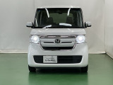 LEDヘッドライトを装備しています。LEDヘッドライトはとても明るく、雨の日や夜間走行も安全・安心です。オートライトコントロール付きで周囲の明るさに応じて自動で点灯・消灯します