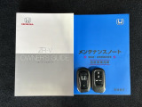 スマートキーは鍵をバッグに入れたままでもドアロックの開閉やエンジンのON・OFFができます。夜間や雨の日も鍵を探さなくて良いので便利です。