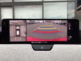 狭い場所での駐車やすれ違いなどでより的確な運転操作に役立つ360&deg;ビューモニターが装備されています。