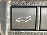 【パワーバックドア】スマートキーや運転席のボタンを押すだけでリアゲートが自動で開閉します!荷物を持っている時や、高い位置にあるバックドアを閉める際に便利な機能です♪