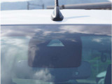 【アクティブセーフティブレーキ】前方の車両や障害物を検知し、ドライバーが回避操作を行わない場合に自動的にブレーキを作動させます。