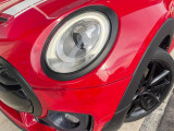 ●LEDヘッドライト:夜間走行時も良好な視界を確保し安心して運転できる高輝度LEDヘッドライトを装備!点灯速度が早く、消費電力も抑えられています。