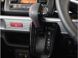 【シフトレバー】シフトもとても操作しやすいデザインになっております。運転する人の事を第一に考えた操作性の高い仕様です。
