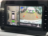 まるで真上から見ているような、視認性の良いアラウンドビューモニターです。駐車が苦手な方でもこれでらくらく駐車できますよ。