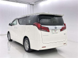 広々とした車内空間に優れた燃費性能。更にデザインも上質で人気のお車です!