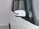 【ウインカー付ドアミラー】視認性が上がり、車・バイク事故防止にもつながります。