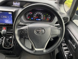 【純正革巻きステアリング】上質な革を使用することで、手にしっかり馴染みとても運転しやすいハンドルです♪