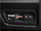 【ETC2.0】有料道路の料金所をスムーズに通過できるのはもちろん、渋滞回避や安全運転もサポートする次世代型ETC車載器。リアルタイムで情報を入手し、音声でご案内します。