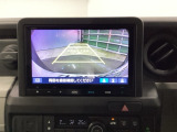バックモニター付きで、車庫入れやバック時の後方確認をサポート。