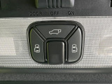 【パワーバックドア】スマートキーや運転席のボタンを押すだけでリアゲートが自動で開閉します!荷物を持っている時や、高い位置にあるバックドアを閉める際に便利な機能です♪