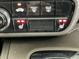 運転席/助手席シートヒーターで寒い日もすぐに温かくなり快適に過ごせます。2段階の温度調整が可能です
