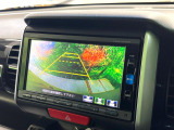 【バックカメラ】駐車時に後方がリアルタイム映像で確認できます。大型商業施設や立体駐車場での駐車時や、夜間のバック時に大活躍!運転スキルに関わらず、今や必須となった装備のひとつです!