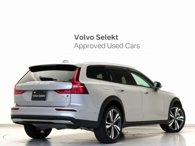 ボルボ V60クロスカントリー アルティメット B5 AWD 4WD の中古車詳細