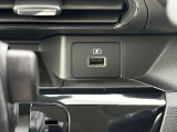 運転席近くにUSB電源ソケットが装備されており便利です。