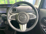インテリアに合わせたデザインのステアリングは、運転される方のことも考え、運転しやすい形状、大きさです。是非一度、実際に触ってお確かめください。