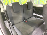 広々とした2列目シートは居住性が高く、居心地も快適!友達や家族とのお出かけにぴったりです。ベビーシートやチャイルドシート使用時も快適にお過ごしいただける十分な空間を確保しています。