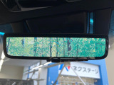 【デジタルインナーミラー】後席の大きな荷物や同乗者で後方が確認しづらい時でも安心!カメラが撮影した車両後方の映像をルームミラー内に表示。クリアな視界で状況の確認が可能です!
