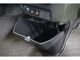 使いやすい収納が沢山あるのもルーミーの魅力です。センタークラスターには大型のボックス収納を装備しています。取り外しが出来るのでダストボックスとして使用しても便利ですよ。