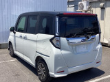 コンビネーションランプを高い位置に配置、後続車に見やすいデザインで安全にも配慮。