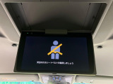 【フリップダウンモニター】大画面モニターで後席でもエンタメをお楽しみいただけます。小さなお子様にも大人気の装備です♪