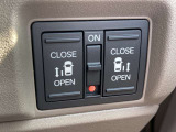 【両側パワースライドドア】スマートキーや運転席のスイッチで後席両側スライドドアの開閉が可能♪電動だから力を入れてドアを開ける必要が無く、小さなお子様でも簡単に開け閉めでき快適です♪