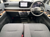 前席内装の全体像です。是非実車をご覧にお越し下さい。