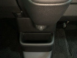 車内で便利な電源供給。【アクセサリーソケット】で、スマートに充電!