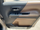 パワーウィンドウ装備です。運転席はオートになっているので、ワンタッチ開閉することが出来ます。